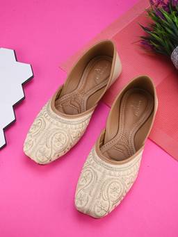 XE Looks - Handcrafted Traditional Design With Chic Embroidery Juttis