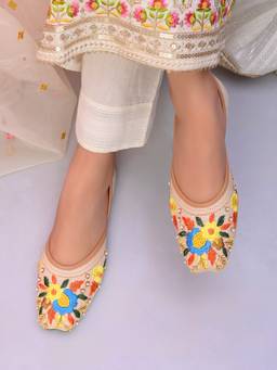 XE Looks - Traditional Floral Beaded Ethnic Juttis