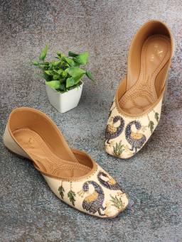 XE Looks - Peacock Design Comfortable Graceful And Attractive Ethnic Punjabi Juttis