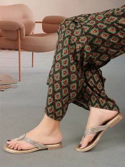 XE Looks - Chic and Elegant Ethnic Design Flat Slippers