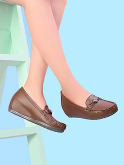 XE Looks - Classic Buckle Accent Comfort Wedge Heel Loafers