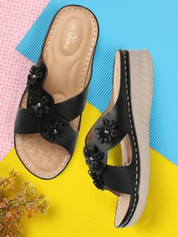 XE Looks - Classy and Eye-Catching Flowers Design Doctor Slippers