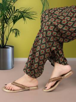 XE Looks - Classy and Fashionable Lightweight Flat Slippers