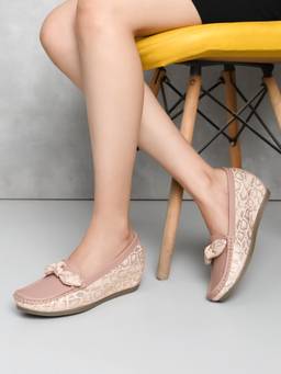 XE Looks - Elegant Bow With Snake-Print Loafers