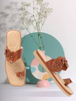 XE Looks - Modern And Comfortable Flower Design Doctor Slippers