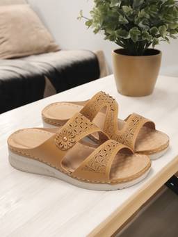XE Looks - Sophisticated And Glamorous Doctor Slippers