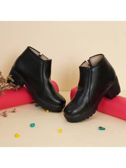 XE Looks - Black Trendy and Modern Leather Boots