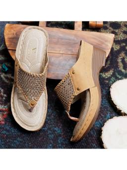 XE Looks - Gold Graceful and Stunning Comfortable Wedges