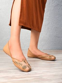 XE Looks - Beige Embroidered Cushioned Square Toe Punjabi Jutti
