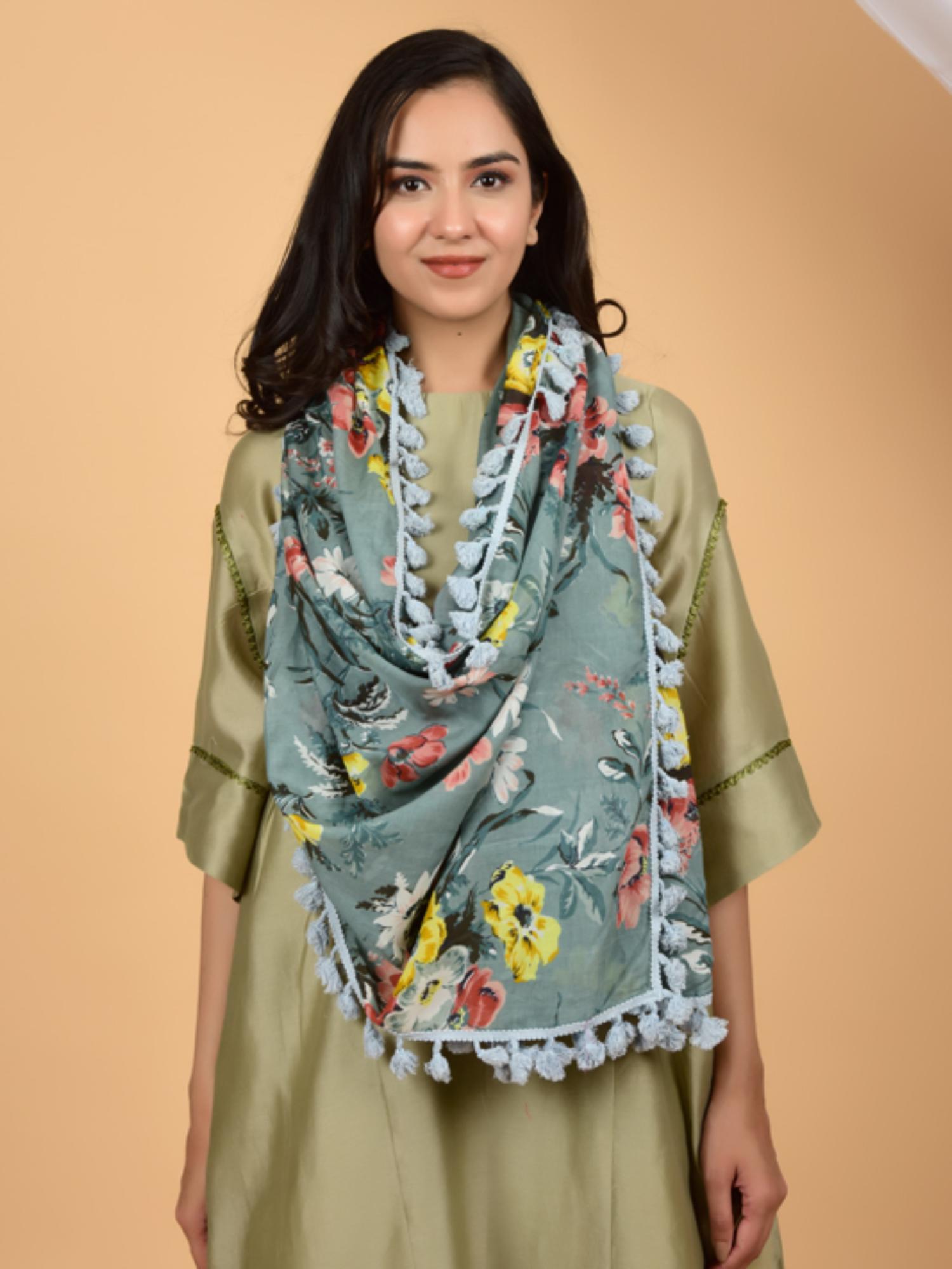 handme Enchanted Forest Floral Pom Stole-picture-39