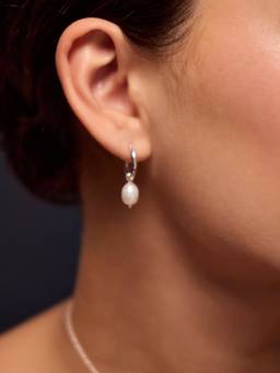Accessorize London - Women White Pearl Silver Plated Pair of Earrings