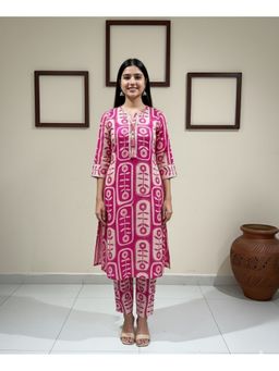 Vbuyz - Women Pink Floral Print Straight Cotton Kurta with Pant