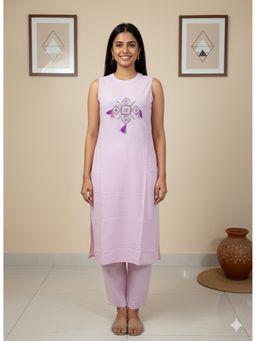 Vbuyz - Women Lavender Embroidered Work Straight Cotton Flex Kurta with Pant