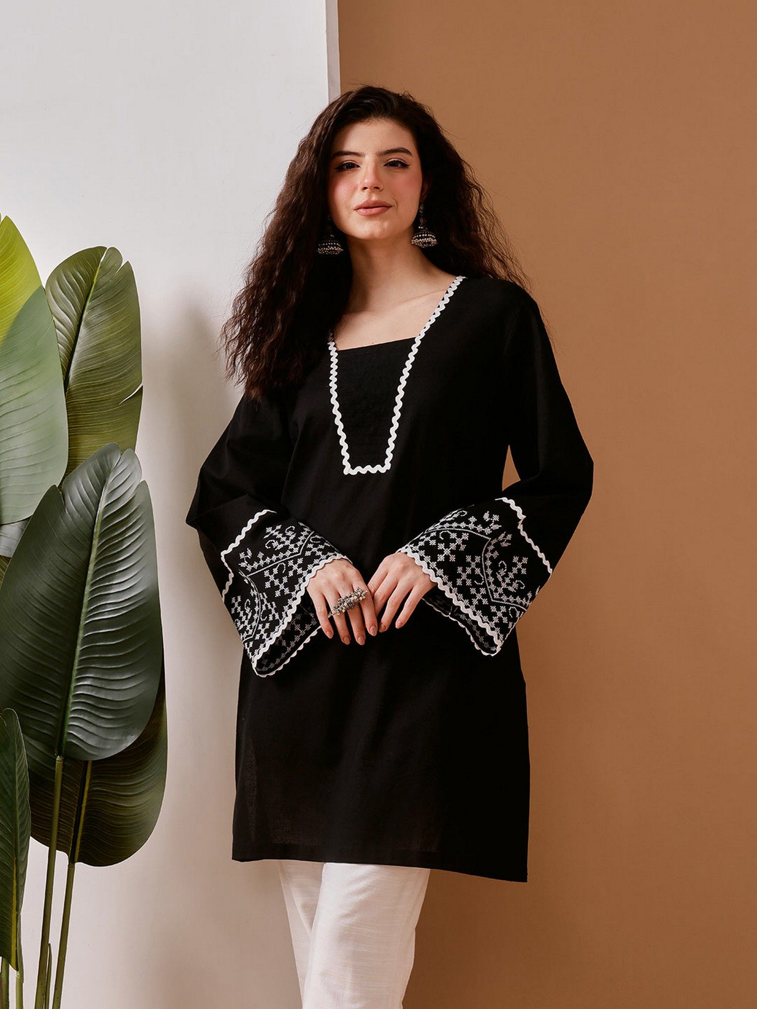 barara ethnic Women Black Cotton Embroidered Kurti-picture-26