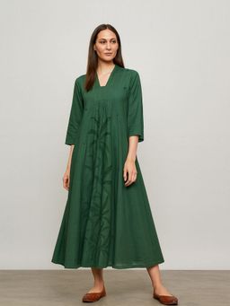 Barara Ethnic - Women Green Cotton Embroidered Kurta