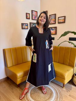 Label Tanvee - Black Embroidered Comfortable Midi Dress
