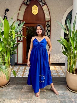 Label Tanvee - Blue Solid/Plain Regular Midi Dress