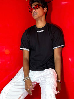 RISING AMONG - Necklace Black T-Shirt