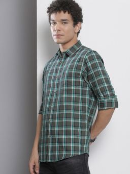 The Indian Garage Co - Men Regular Fit Checkered Full Sleeves Cutaway Collar Casual Shirt- Green