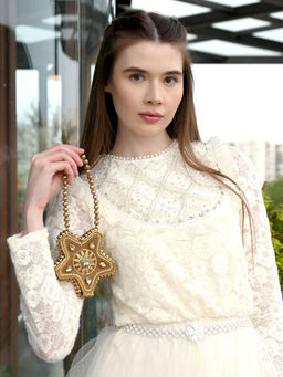 Odette - Women Golden Alloy Star Embellished Clutch