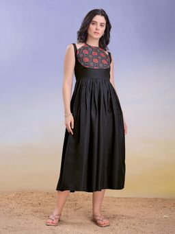 PURVAJA - Women Solid Black Midi Dress