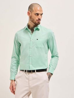 The Bear House - Men's Green Tailored Fit Solid Shirt