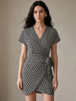 Outzidr - Women Black Waist Wrap Printed Dress