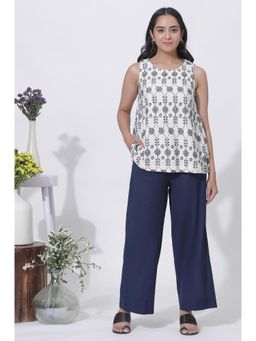 W - White Schiffli Sleeveless Top & Parallel Pants (Set of 2)