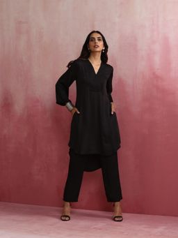 trueBrowns - Black V Neck Kurta Co-Ord (Set of 2)