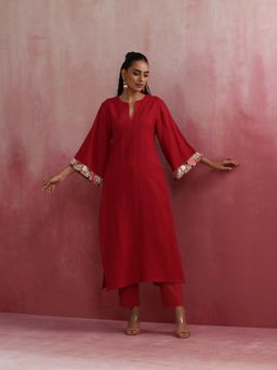 trueBrowns - Red Straight Cotton Dobby Kurta with Pant (Set of 2)