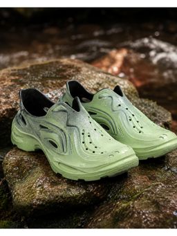 Bewakoof - Men Mint Motion Spray-Painted Lightweight and Comfy Clogs