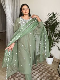 Janasya - Women Green Silk Blend Embroidered Kurta & Pant with Dupatta (Set of 3)