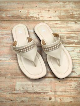 The Madras Trunk - Levi Sandals In Off White