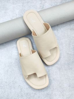 The Madras Trunk - Milo Sandals In Off White