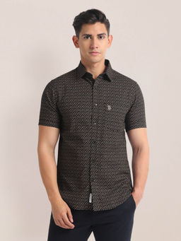 U.S. POLO ASSN. - Geometric Print Tailored Fit Shirt