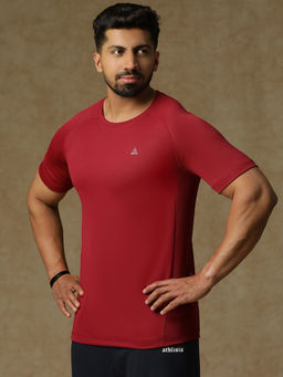 Athlisis - Men Maroon Dri-Fit Pockets Slim Fit T-Shirt