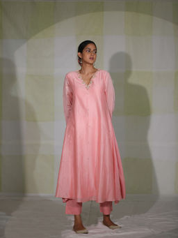 DEEPTHEE - Chalk Pink Hand Embroidered Side Panel Anarkali Kurta