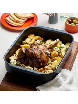 Le Creuset - Black Rectangular Oaster