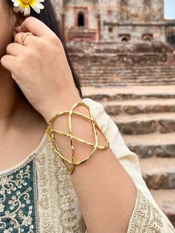 ISHKAARA - Gold Brass Glamour Cuff Bracelet