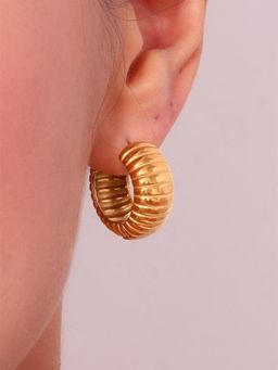 ISHKAARA - Gold Spiral Hoops