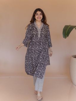 The Indian Ethnic Co. - Avika Black Bagru Cotton Straight Kurta