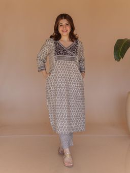 The Indian Ethnic Co. - Ziya Off White Bagru Cotton Straight Kurta