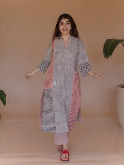 The Indian Ethnic Co. - Rohini Off White Bagru Cotton Straight Kurta