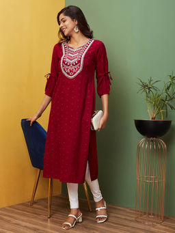 Globus - Women Maroon Embroidered Round Neck Regular Kurta