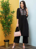Black color option, Sold out, Currently selected