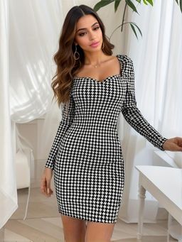 Outzidr - Black and White Sweetheart Neckline Checked Mini Dress