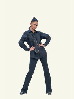 Richaa Goenka - Black Cotton Shirt With Black Cotton Tie