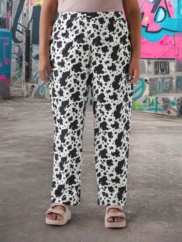 Bewakoof - Women's White & Black All Over Printed Plus Size Pyjamas