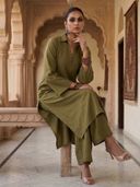 Olive color option, Sold out, Currently selected