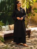 Black color option, Sold out, Currently selected